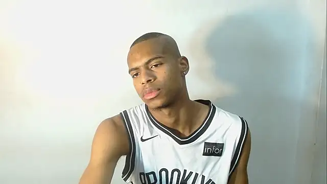 Snapshot of criss_zuri chatting on October 14, 11:44 am criss zuri online show from October 14, 11:44 am