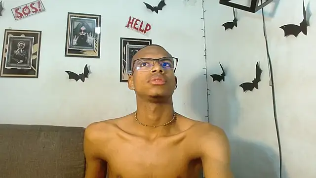 Snapshot of criss_zuri chatting on October 30, 11:22 am criss zuri online show from October 30, 11:22 am