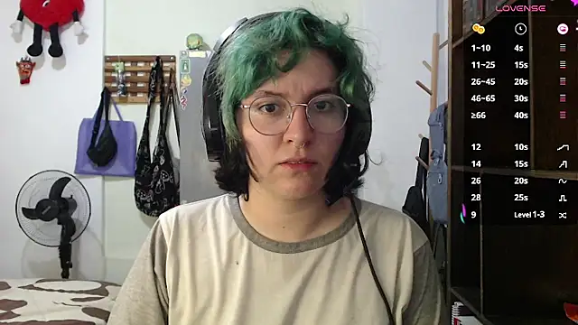 Froggyinthebox online show from April 17, 2:14 am