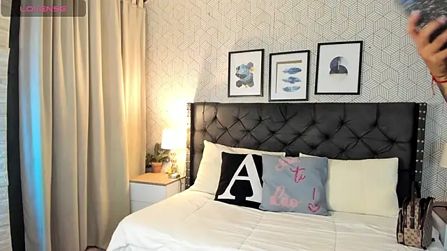 Snapshot of sophie__blare chatting on April 23, 7:16 pm sophie blare online show from April 23, 7:16 pm