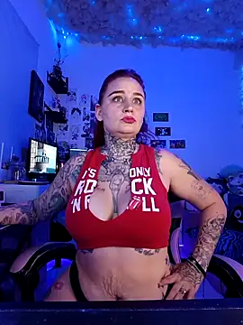 Snapshot of blazed_vixen chatting on April 16, 12:00 am blazed vixen online show from April 16, 12:00 am