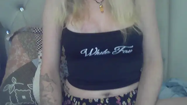 flirty babe x online show from May 19, 7:20 pm