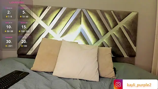 Snapshot of kaylii_purple chatting on October 11, 4:12 am kaylii purple online show from October 11, 4:12 am