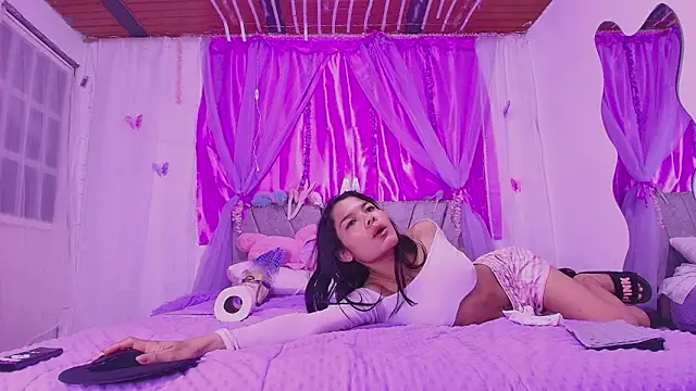 Snapshot of MeganRouss74 chatting on September 30, 11:04 am MeganRouss74 online show from September 30, 11:04 am