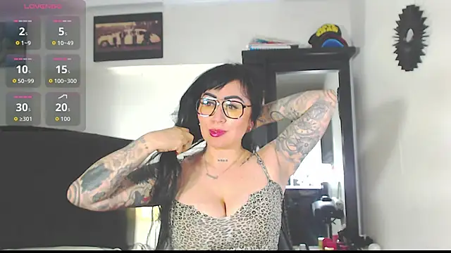 Snapshot of Vicky_hotmilf chatting on October 22, 11:10 am Vicky hotmilf online show from October 22, 11:10 am