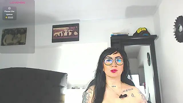 Snapshot of Vicky_hotmilf chatting on January 15, 10:42 am Vicky hotmilf online show from January 15, 10:42 am