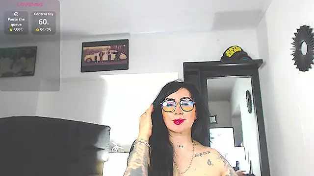 Snapshot of Vicky_hotmilf chatting on February 4, 11:05 am Vicky hotmilf online show from February 4, 11:05 am