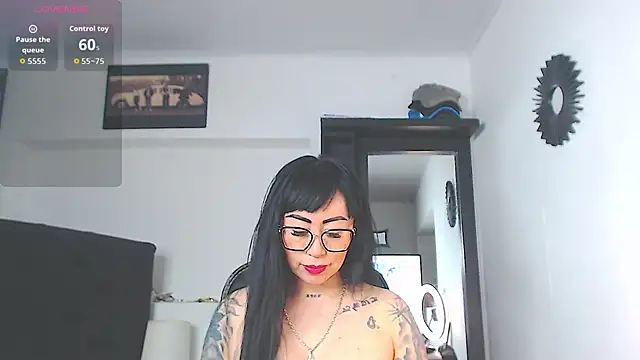 Snapshot of Vicky_hotmilf chatting on April 10, 11:04 am Vicky hotmilf online show from April 10, 11:04 am