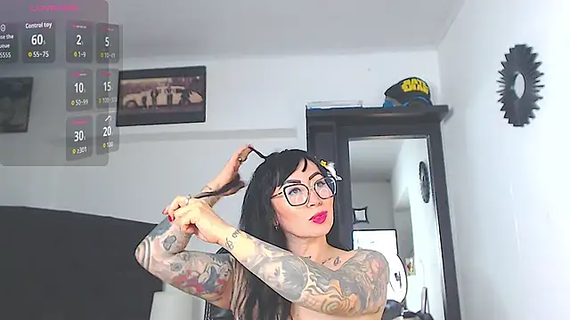 Snapshot of Vicky_hotmilf chatting on April 15, 11:28 am Vicky hotmilf online show from April 15, 11:28 am