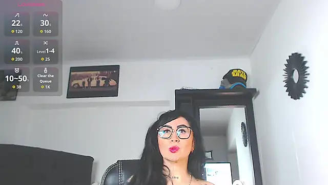 Snapshot of Vicky_hotmilf chatting on April 21, 10:32 am Vicky hotmilf online show from April 21, 10:32 am