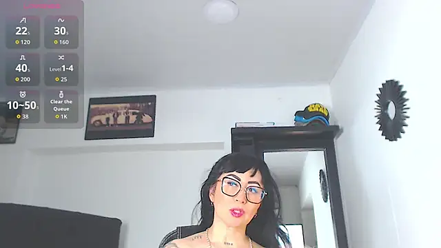 Snapshot of Vicky_hotmilf chatting on April 30, 8:20 am Vicky hotmilf online show from April 30, 8:20 am