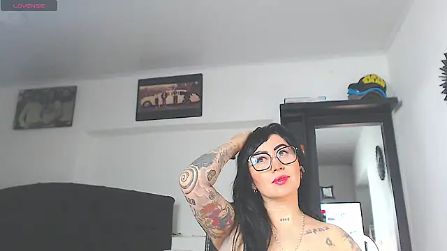 Snapshot of Vicky_hotmilf chatting on May 1, 8:08 am Vicky hotmilf online show from May 1, 8:08 am