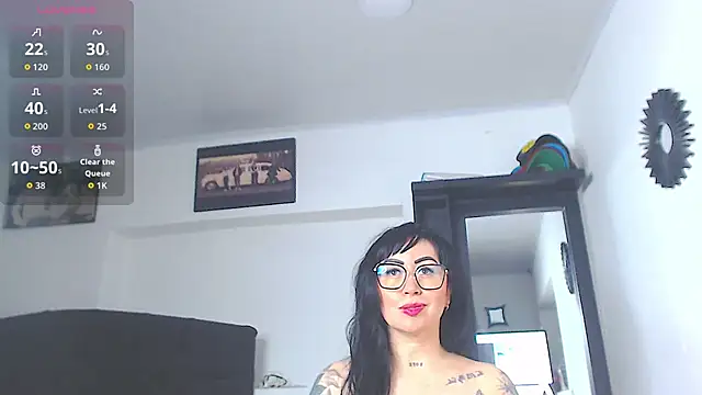 Snapshot of Vicky_hotmilf chatting on May 15, 11:17 am Vicky hotmilf online show from May 15, 11:17 am
