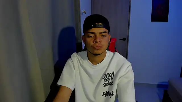 Snapshot of Axel-Latin-Boy chatting on September 16, 2:23 am Axel-Latin-Boy online show from September 16, 2:23 am