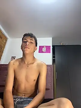 Snapshot of Thiago_blsd chatting on September 10, 6:08 pm Thiago blsd online show from September 10, 6:08 pm