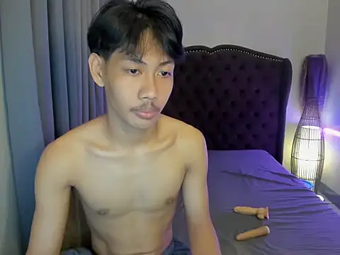 Snapshot of fucking_hot2 chatting on January 6, 2:26 am fucking hot2 online show from January 6, 2:26 am