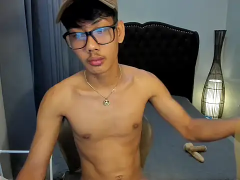 Snapshot of fucking_hot2 chatting on April 12, 3:06 pm fucking hot2 online show from April 12, 3:06 pm