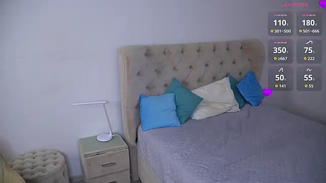 Snapshot of RolandaFolkes chatting on October 17, 4:48 am RolandaFolkes online show from October 17, 4:48 am