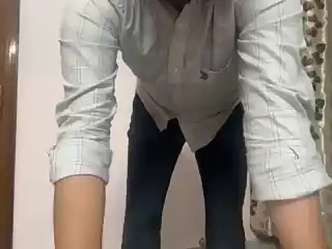 Snapshot of ind2537 chatting on April 2, 9:18 am ind2537 online show from April 2, 9:18 am