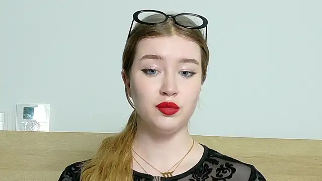 Rebecca Lace online show from September 15, 1:33 pm