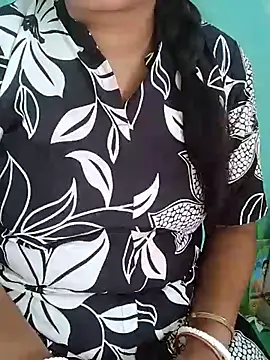 Snapshot of desi_boudi87 chatting on June 18, 6:13 am desi boudi87 online show from June 18, 6:13 am