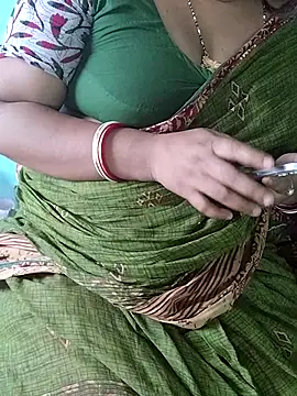 Snapshot of desi_boudi87 chatting on June 27, 7:13 am desi boudi87 online show from June 27, 7:13 am