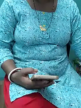 Snapshot of desi_boudi87 chatting on July 2, 9:37 am desi boudi87 online show from July 2, 9:37 am