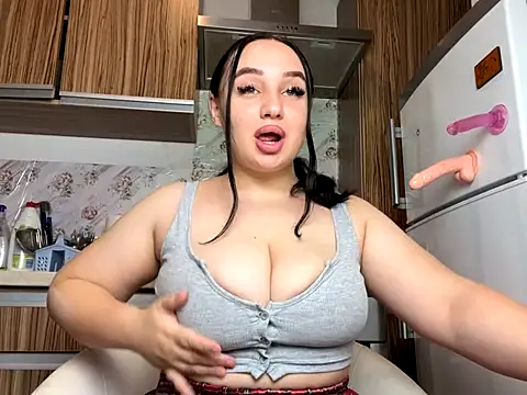 curvybombb online show from October 8, 4:26 pm