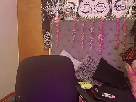 DakotaDmne1 online show from September 19, 2:13 am