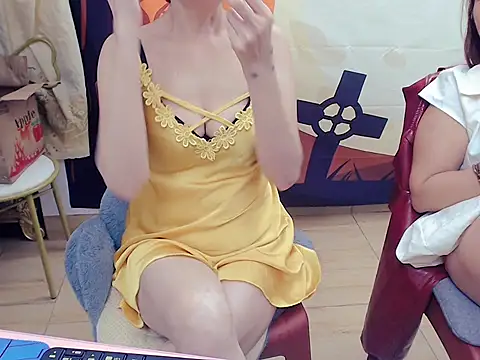 Snapshot of Funnygirl_9x chatting on November 5, 2:11 am Funnygirl 9x online show from November 5, 2:11 am