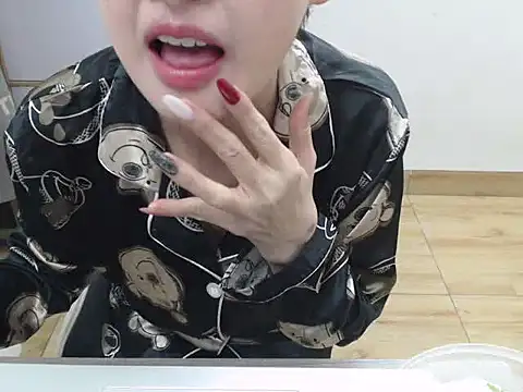 Snapshot of Funnygirl_9x chatting on January 11, 3:22 am Funnygirl 9x online show from January 11, 3:22 am