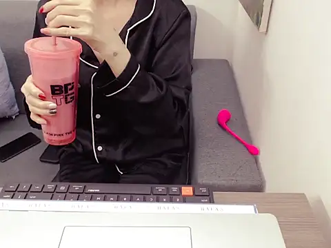 Snapshot of Funnygirl_9x chatting on February 8, 2:37 am Funnygirl 9x online show from February 8, 2:37 am