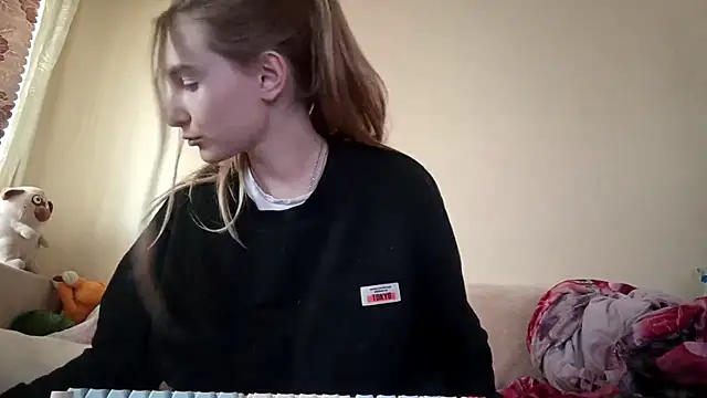 Snapshot of Nymera_flare chatting on October 1, 5:57 am Nymera flare online show from October 1, 5:57 am