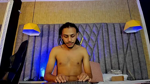 Snapshot of Boss_Domiinator chatting on October 13, 3:28 am Boss Domiinator online show from October 13, 3:28 am