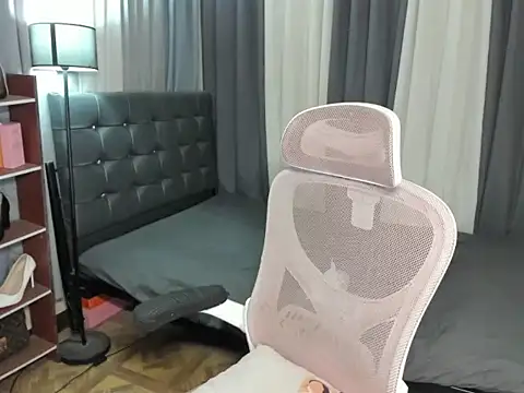 Snapshot of Seductive_Margaux chatting on March 2, 7:15 am Seductive Margaux online show from March 2, 7:15 am