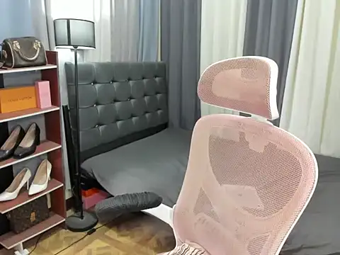 Snapshot of Seductive_Margaux chatting on March 6, 5:59 am Seductive Margaux online show from March 6, 5:59 am