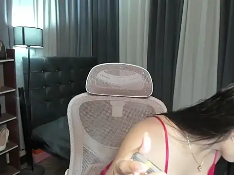 Snapshot of Seductive_Margaux chatting on March 10, 5:45 am Seductive Margaux online show from March 10, 5:45 am