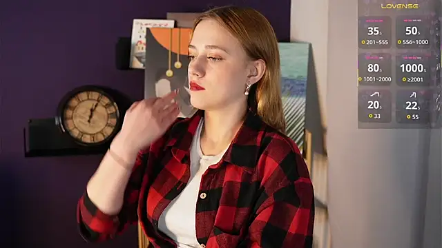 Snapshot of HollieCollelo chatting on October 8, 3:48 am HollieCollelo online show from October 8, 3:48 am