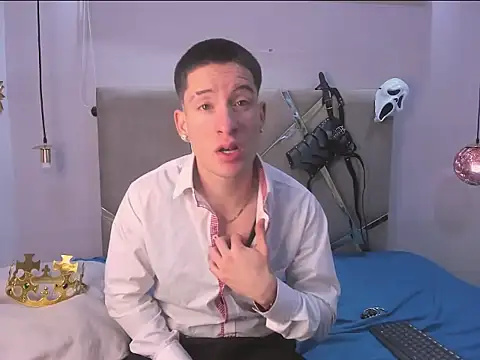 Snapshot of HunterHeat_ chatting on October 10, 11:53 am HunterHeat online show from October 10, 11:53 am