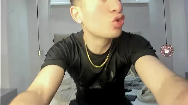 Snapshot of HunterHeat_ chatting on October 15, 12:05 pm HunterHeat online show from October 15, 12:05 pm