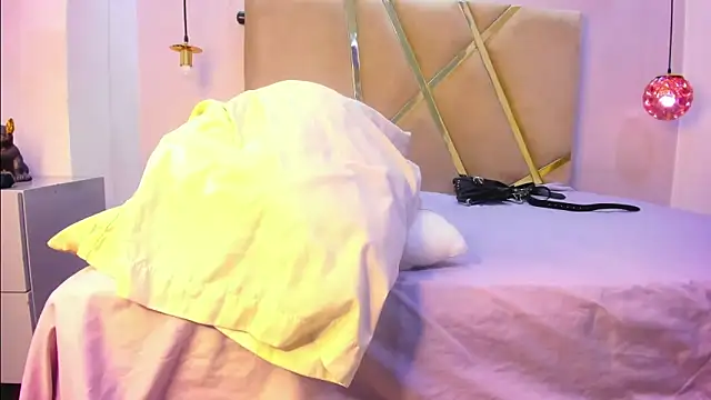 Snapshot of HunterHeat_ chatting on October 16, 11:55 am HunterHeat online show from October 16, 11:55 am