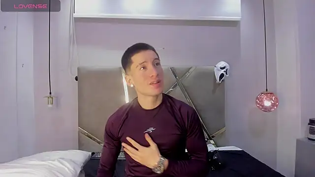 Snapshot of HunterHeat_ chatting on October 17, 12:08 pm HunterHeat online show from October 17, 12:08 pm