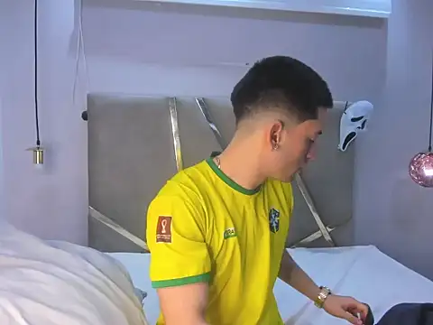 Snapshot of HunterHeat_ chatting on October 18, 11:55 am HunterHeat online show from October 18, 11:55 am