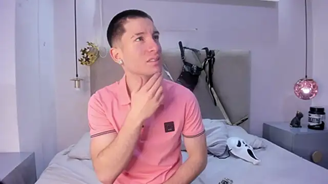 Snapshot of HunterHeat_ chatting on November 1, 11:45 am HunterHeat online show from November 1, 11:45 am