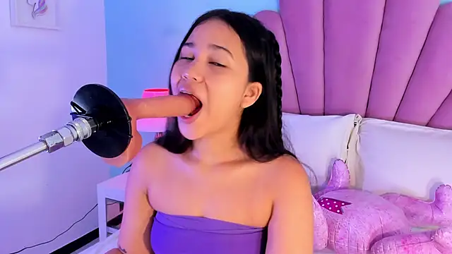 Snapshot of emma_clarke_ chatting on October 4, 3:48 am emma clarke  online show from October 4, 3:48 am