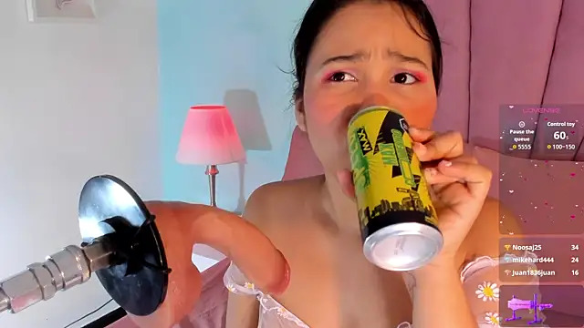 Snapshot of emma_clarke_ chatting on October 31, 3:51 am emma clarke  online show from October 31, 3:51 am