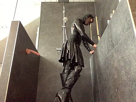 Snapshot of latexluisa chatting on February 15, 1:20 pm latexluisa online show from February 15, 1:20 pm