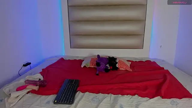 Snapshot of Luna_and_lindsy chatting on October 29, 1:13 pm Luna and lindsy online show from October 29, 1:13 pm