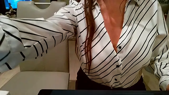 toplesstina online show from October 3, 7:33 pm