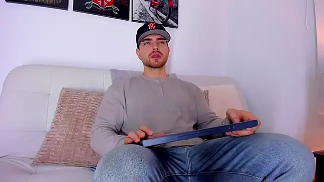 Snapshot of Ryan_cooper_1 chatting on March 1, 8:27 am Ryan cooper 1 online show from March 1, 8:27 am